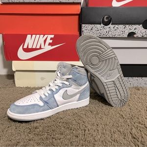 2021 Air Jordan 1 Retro High OG 'Hyper
Royal'